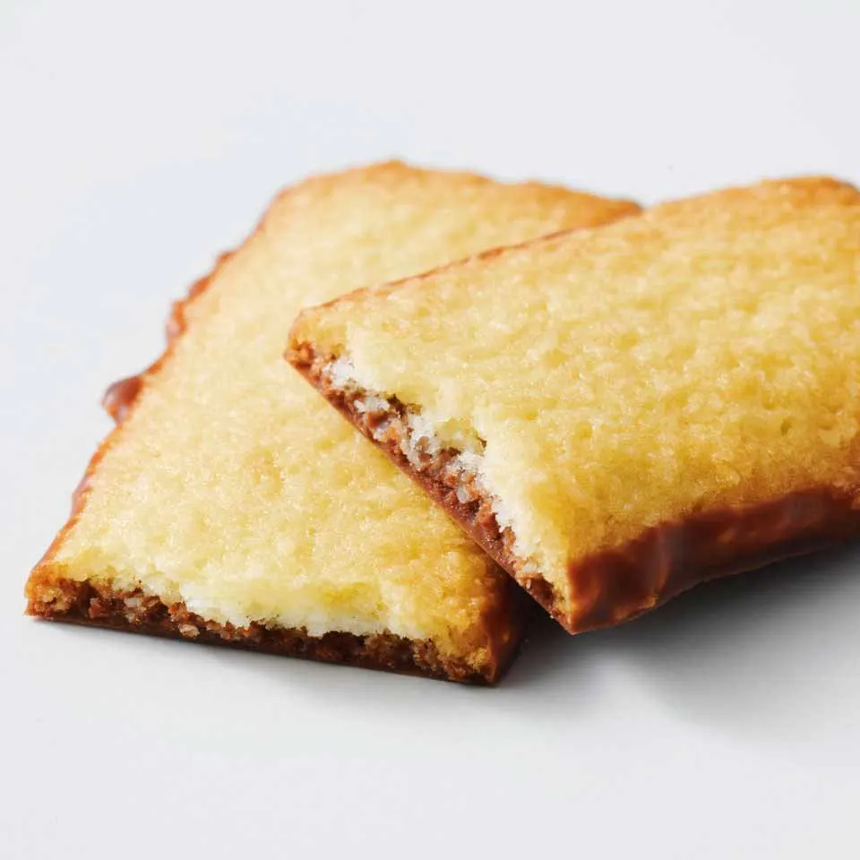 Royce Baton Cookies Coconut and Hazelcacao 50 Pieces